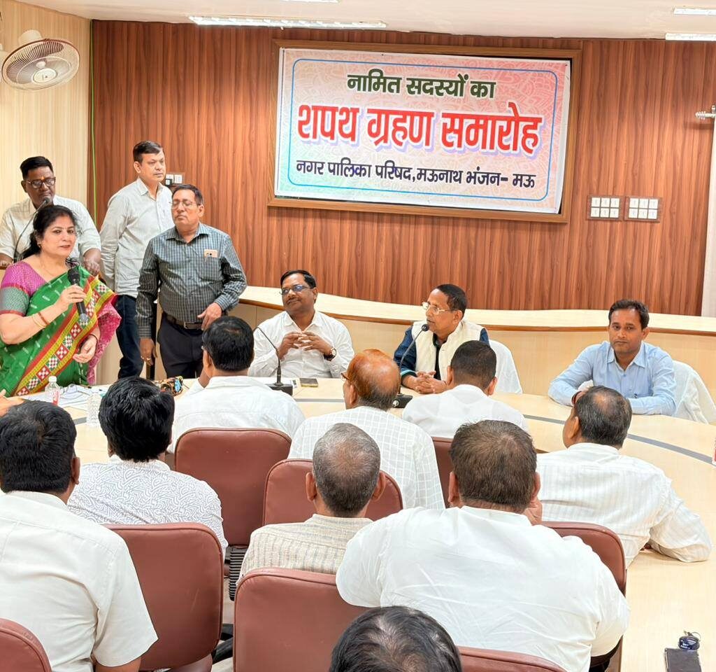 मऊ नगर पालिका में 5 नए नामित सभासदों का शपथ ग्रहण: विकास की नई टीम तैयार 2 661449632 1476156537185323 5868202902221570042 n