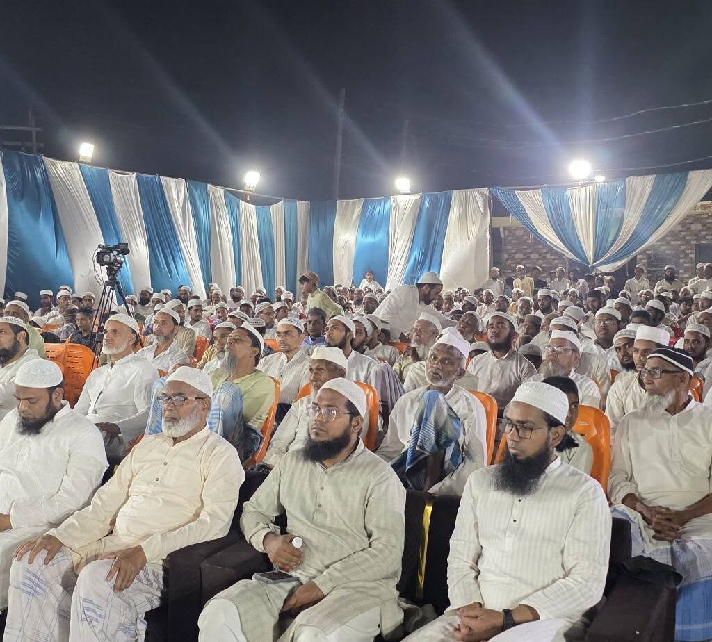 वलीदपुर (भीरा) में ऐतिहासिक पल: "तारीख-ए-भीरा" पुस्तक का भव्य विमोचन-अरशद जमाल 2 671604509 1485798879554422 529478874587127340 n