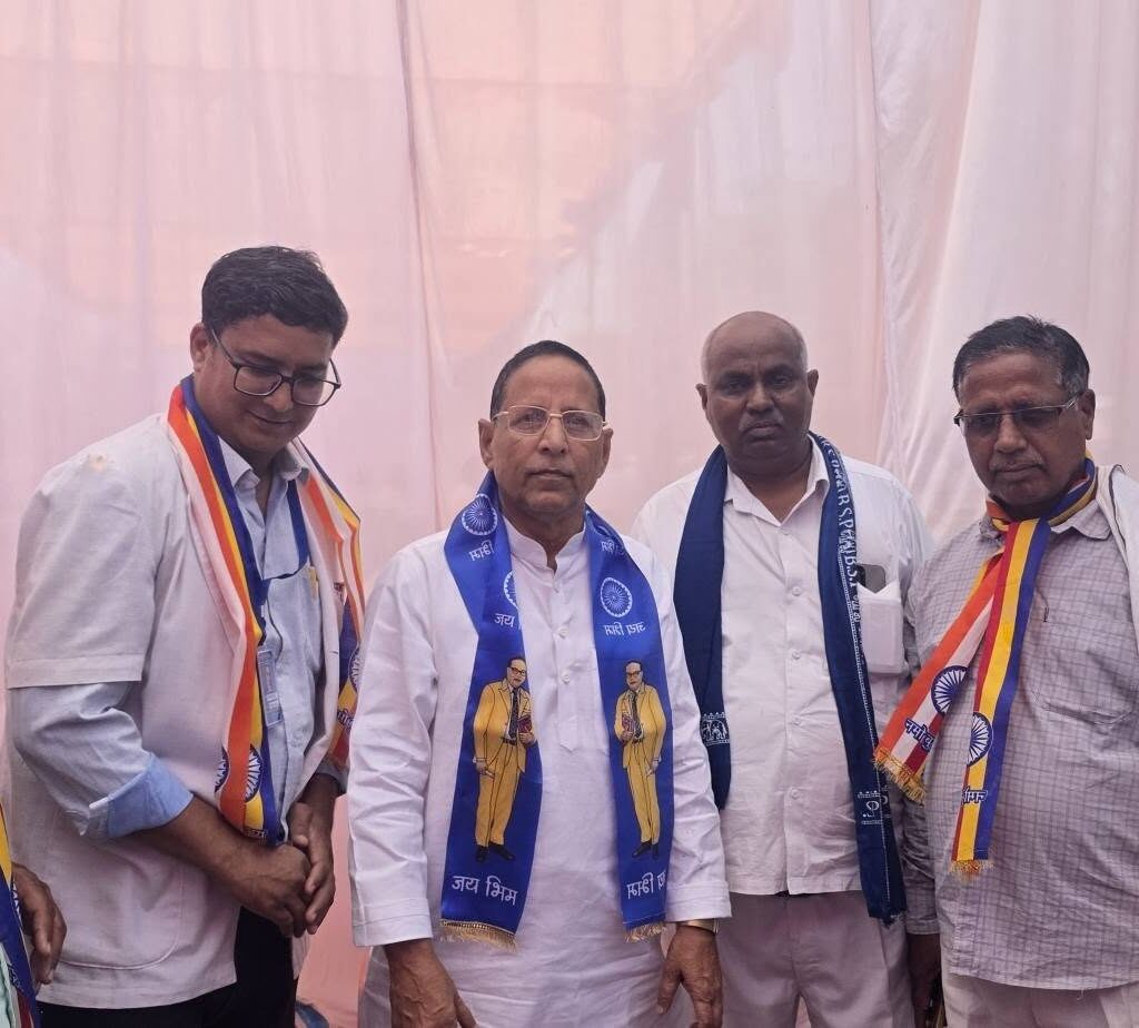 मऊ चेयरमैन अरशद जमाल ने लखनऊ अंबेडकर पार्क में बाबा साहब को किया नमन 3 671834419 1483497139784596 2731134621757316560 n