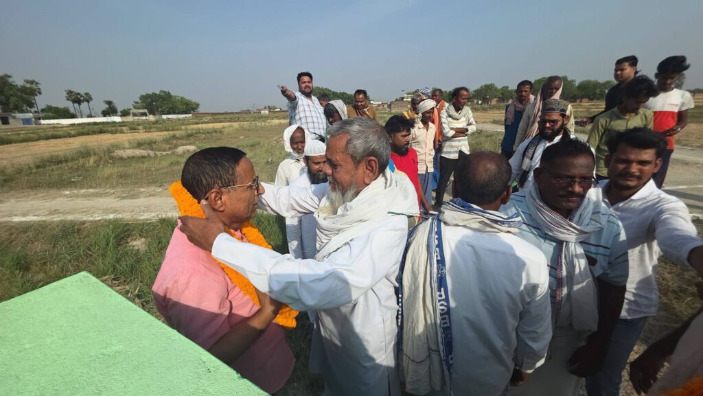 वार्ड नंबर 16 सलाहाबाद में 24.80 लाख रुपये की लागत मिट्टी भराई व खड़ंजा निर्माण कार्य का लोकार्पण मेरे द्वारा किया गया। 2 672684165 1606382200414101 1418102080862468773 n 1