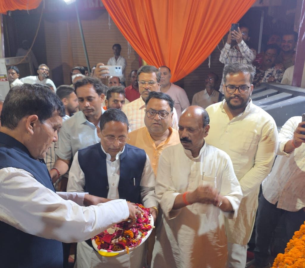 नगर विकास मंत्री ए0के0 शर्मा के हाथों मऊ की बहुप्रतीक्षित सड़क ‘सईदी रोड’ का भव्य लोकार्पण-अरशद जमाल 2 WhatsApp Image 2026 04 08 at 4.25.47 AM
