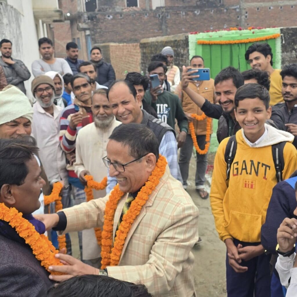 पेयजल समस्या का स्थायी समाधान: छितनपुरा में मदरसा बहरुल उलूम के पास नलकूप बोरिंग का कार्य प्रारंभ 2 मऊ चेयरमैन अरशद जमाल छितनपुरा वार्ड में नलकूप बोरिंग कार्य का निरीक्षण करते हुए।