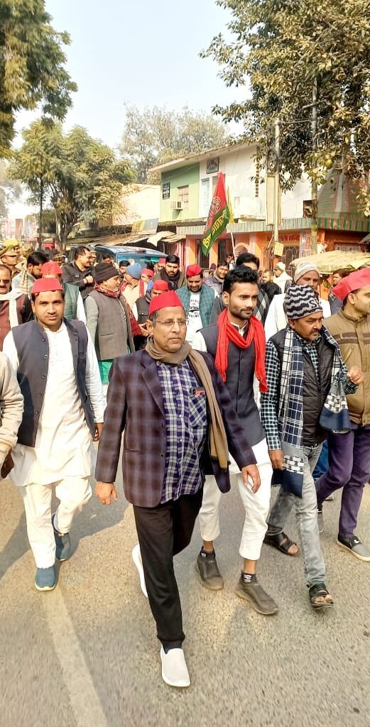 मनीष जगन अग्रवाल की गिरफ्तारी का मऊ में विरोध: अरशद जमाल के नेतृत्व में सपा कार्यकर्ताओं ने की रिहाई की मांग 5 475197867 1145720576895589 4075371386177146224 n