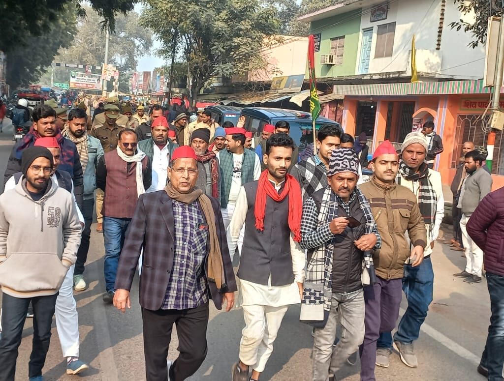 मनीष जगन अग्रवाल की गिरफ्तारी का मऊ में विरोध: अरशद जमाल के नेतृत्व में सपा कार्यकर्ताओं ने की रिहाई की मांग 6 475458354 1145720910228889 2239101090710014950 n