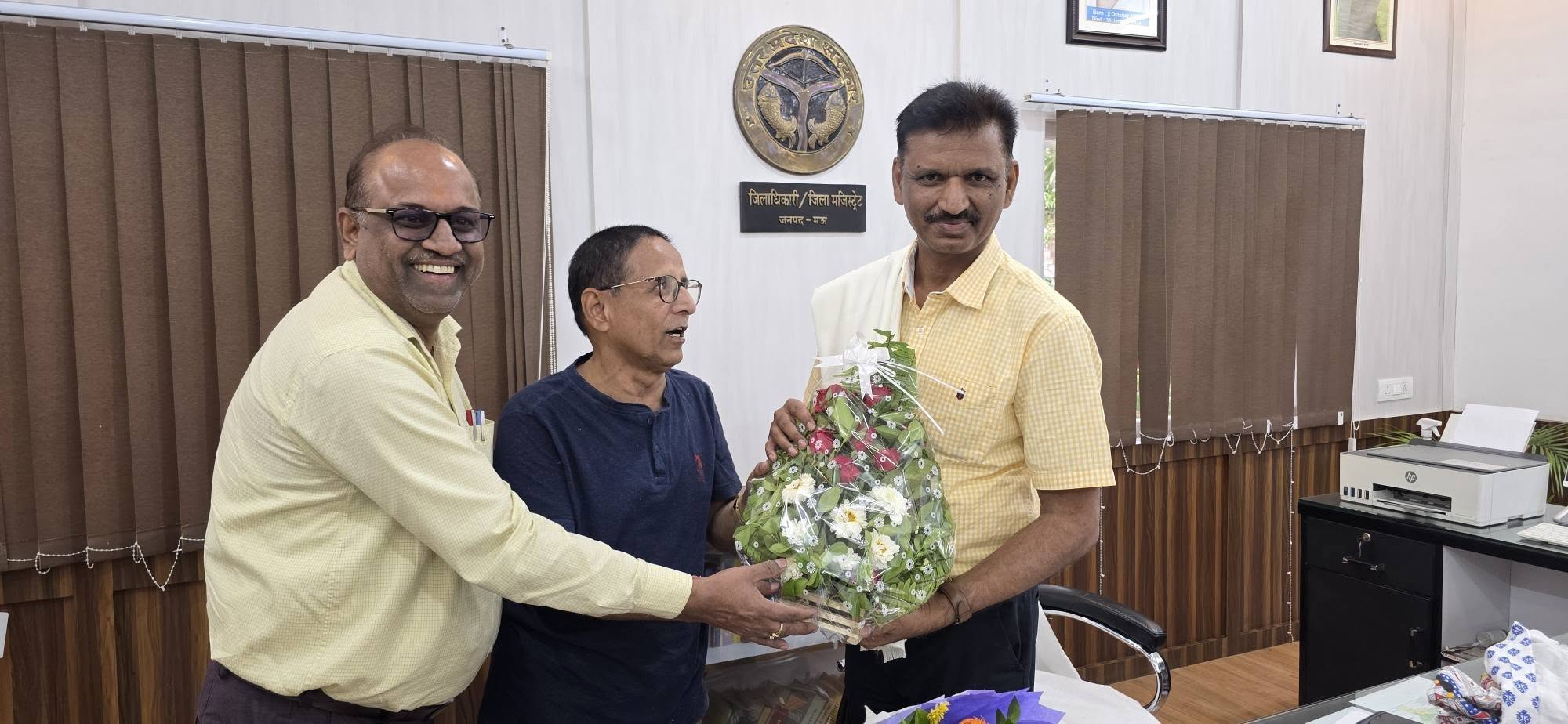 Arshad Jamal Mau, DM Praveen Mishra
