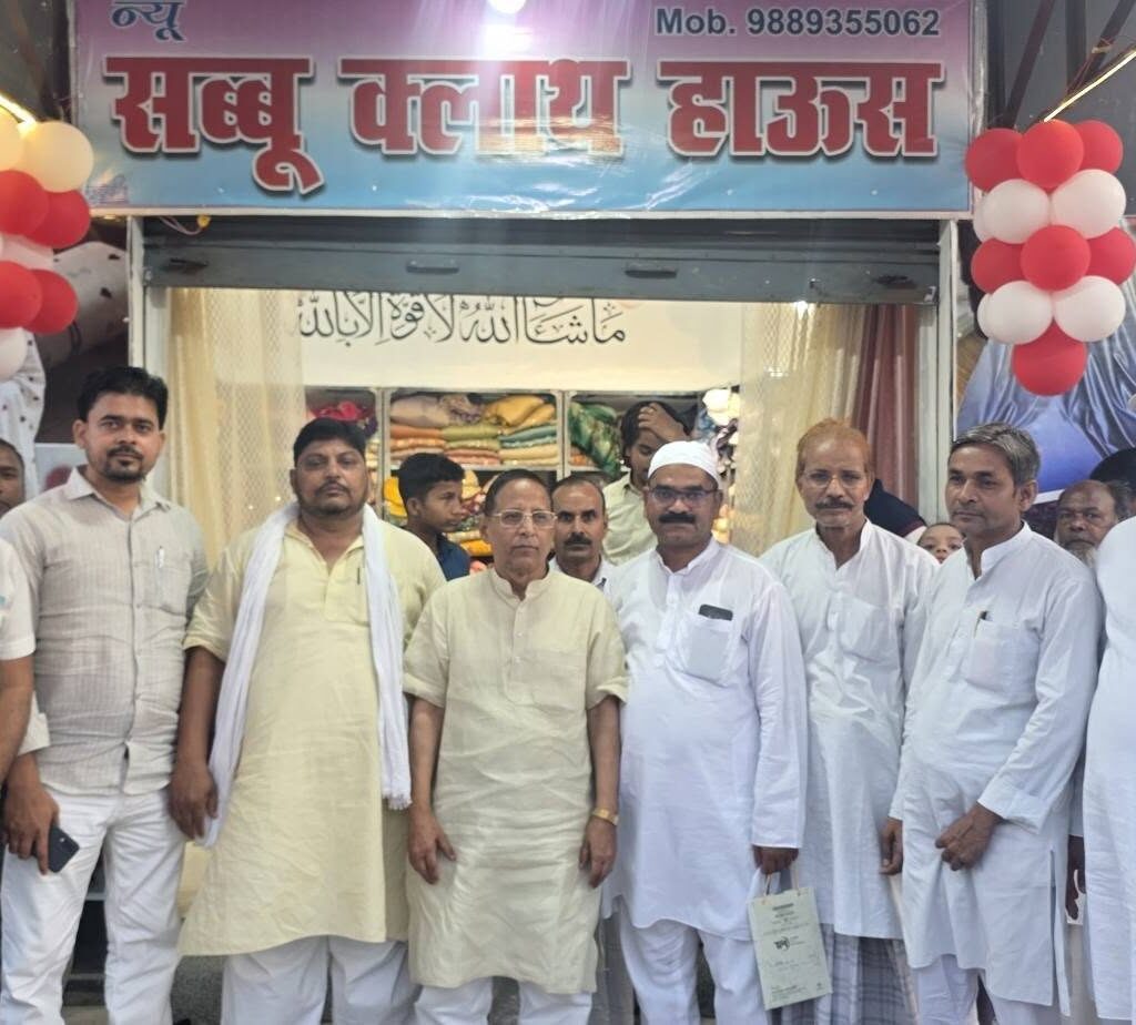 मऊ: डोमनपुरा चुंगी पर 'न्यू सब्बू क्लाथ हाउस' का भव्य उद्घाटन, चेयरमैन अरशद जमाल ने काटा फीता 2 690631524 1500478114753165 5182298644630433689 n