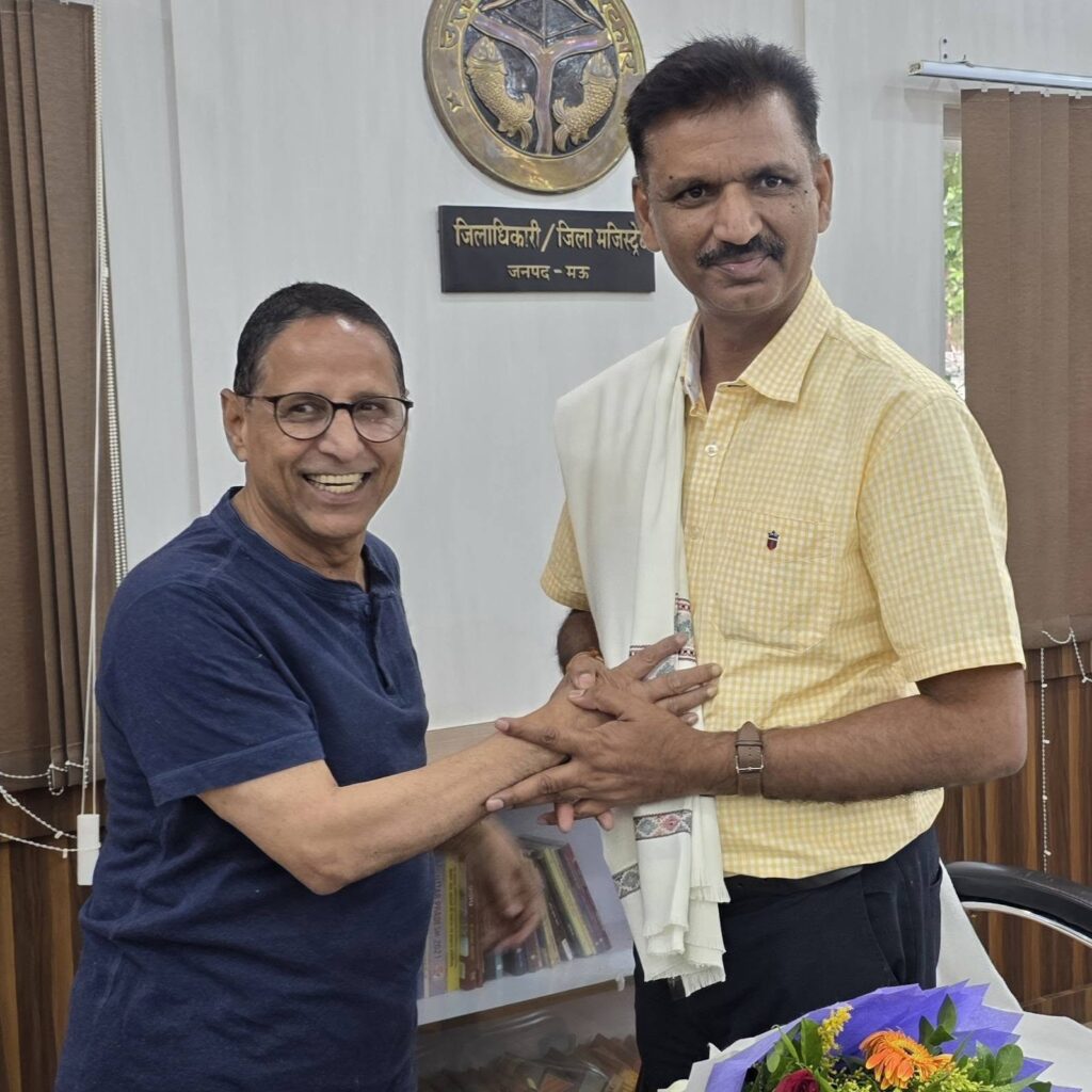 मऊ: DM प्रवीण मिश्रा की विदाई पर भावुक हुए चेयरमैन अरशद जमाल, कहा- "उनकी सेवाओं को हमेशा याद रखा जाएगा" 2 690634686 1499593568174953 1484085795480155835 n
