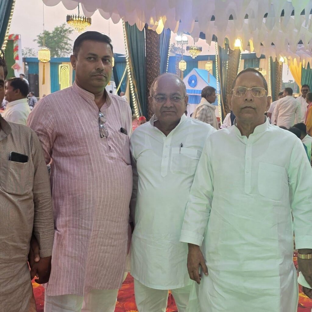 अरशद जमाल और श्याम लाल पाल समाजवादी पार्टी के कार्यक्रम में।