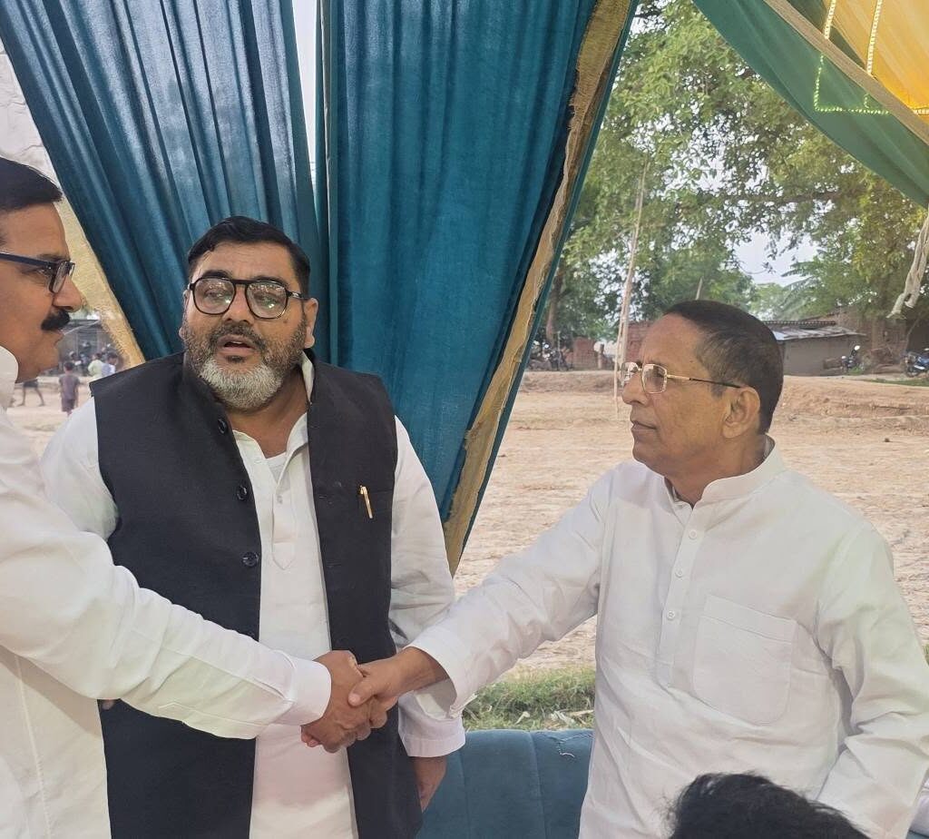 अरशद जमाल और श्याम लाल पाल समाजवादी पार्टी के कार्यक्रम में।