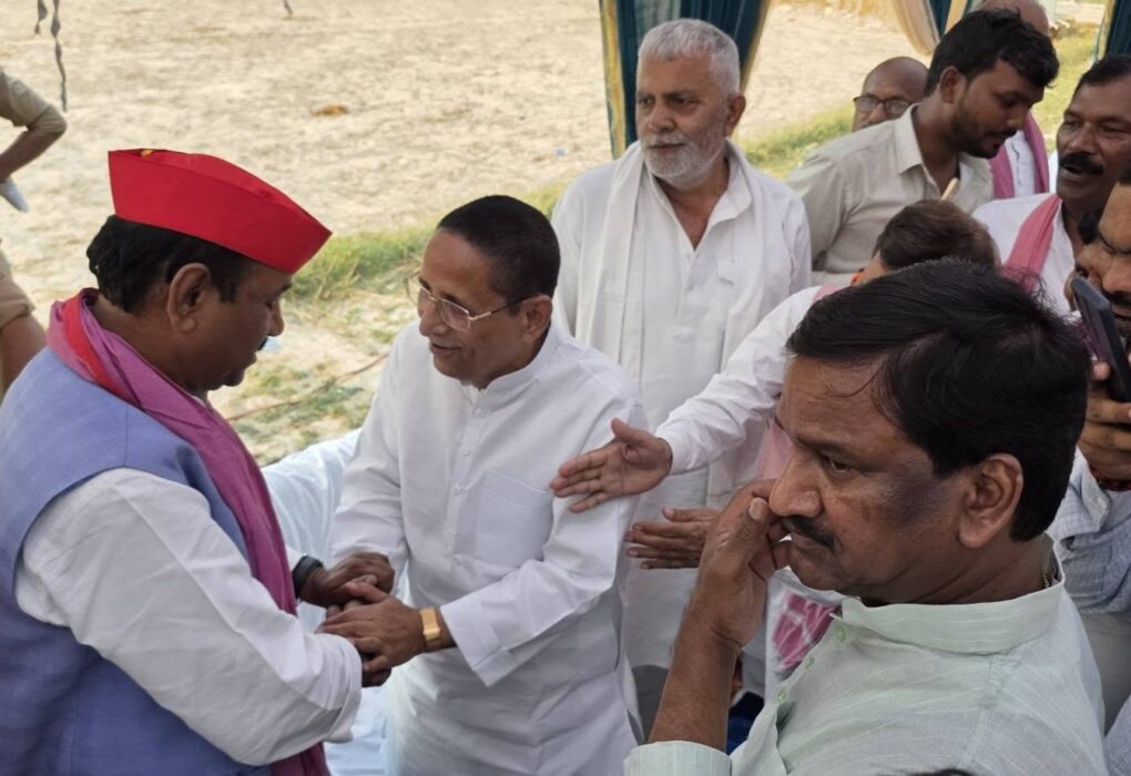 अरशद जमाल और श्याम लाल पाल समाजवादी पार्टी के कार्यक्रम में।