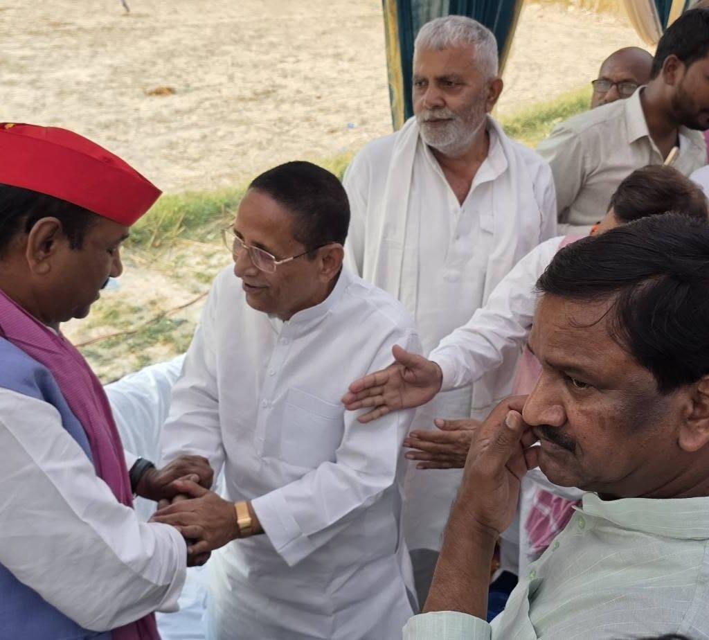 अरशद जमाल और श्याम लाल पाल समाजवादी पार्टी के कार्यक्रम में।