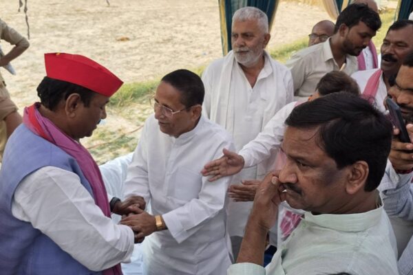 अरशद जमाल और श्याम लाल पाल समाजवादी पार्टी के कार्यक्रम में।