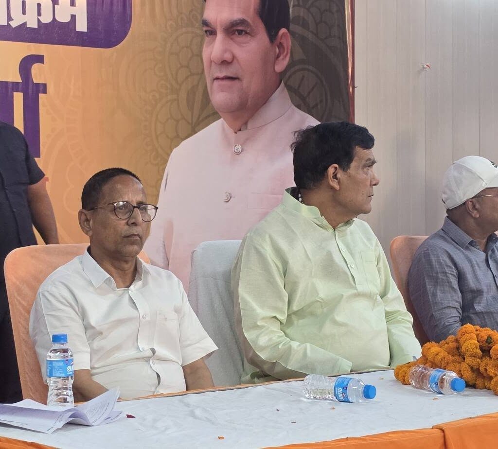 मऊ के हकीकतपुरा में नवनिर्मित सद्भाव मंडप के लोकार्पण कार्यक्रम को संबोधित करते मंत्री ए.के. शर्मा"

"सद्भाव मंडप मऊ के उद्घाटन समारोह की तस्वी