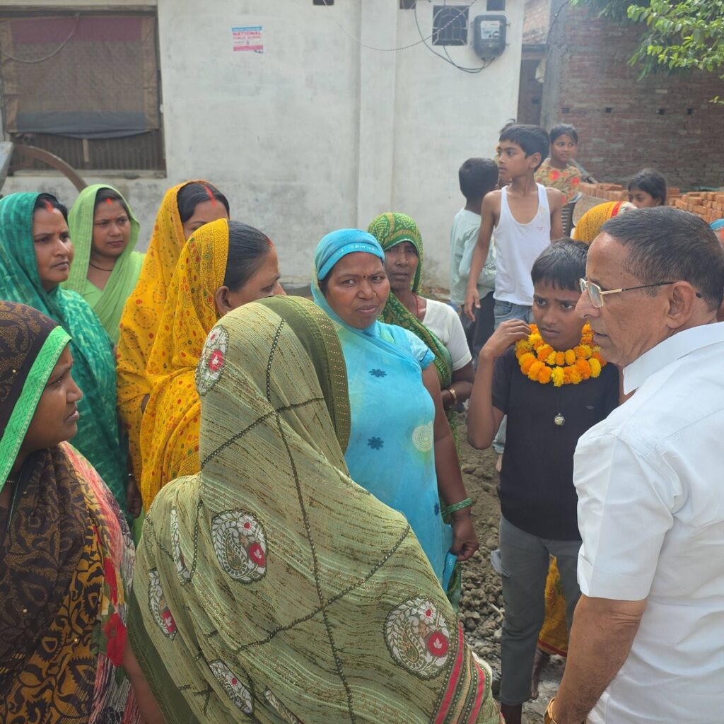 मऊ: वार्ड 17 हकीकतपुर बरलाई में 12.66 लाख से बने खड़ंजा मार्ग का लोकार्पणffff 3 701020019 1509291870538456 5229405189462207270 n
