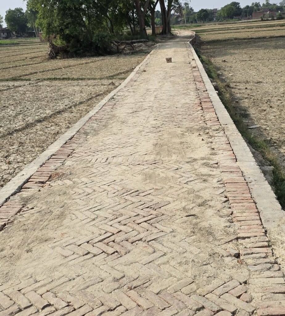 मऊ: वार्ड 17 हकीकतपुर बरलाई में 12.66 लाख से बने खड़ंजा मार्ग का लोकार्पणffff 4 701370333 1509291813871795 7971416869500217057 n