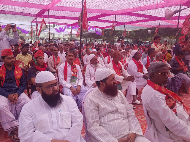 शीर्ष नेताओं की उपस्थिति में समाजवादी पार्टी के सिम्बल से अरशद जमाल ने भरा पर्चा 4 ChhitanpuraEidGahkeSahanmienUpasthitLog2