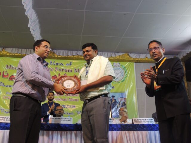 Ek Sham Taleem ke Naam ke Programme mein Sitara a Mau ka award prapt kerte huye 3 1536x1152