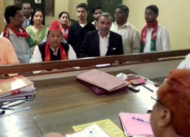 शीर्ष नेताओं की उपस्थिति में समाजवादी पार्टी के सिम्बल से अरशद जमाल ने भरा पर्चा 5 PerchadakhilkertehuyeArshadJamal1