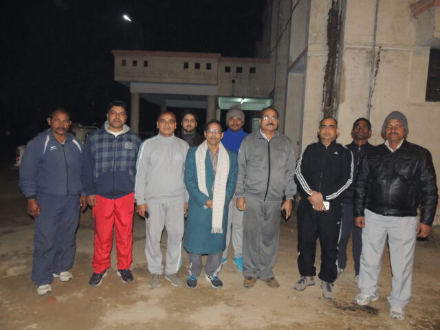 Stadium mein SP ADM Ex. CHAIRMAN PD EXEN Nalkoop Game Officer avam anya log Group Pose dete huye 1536x1152
