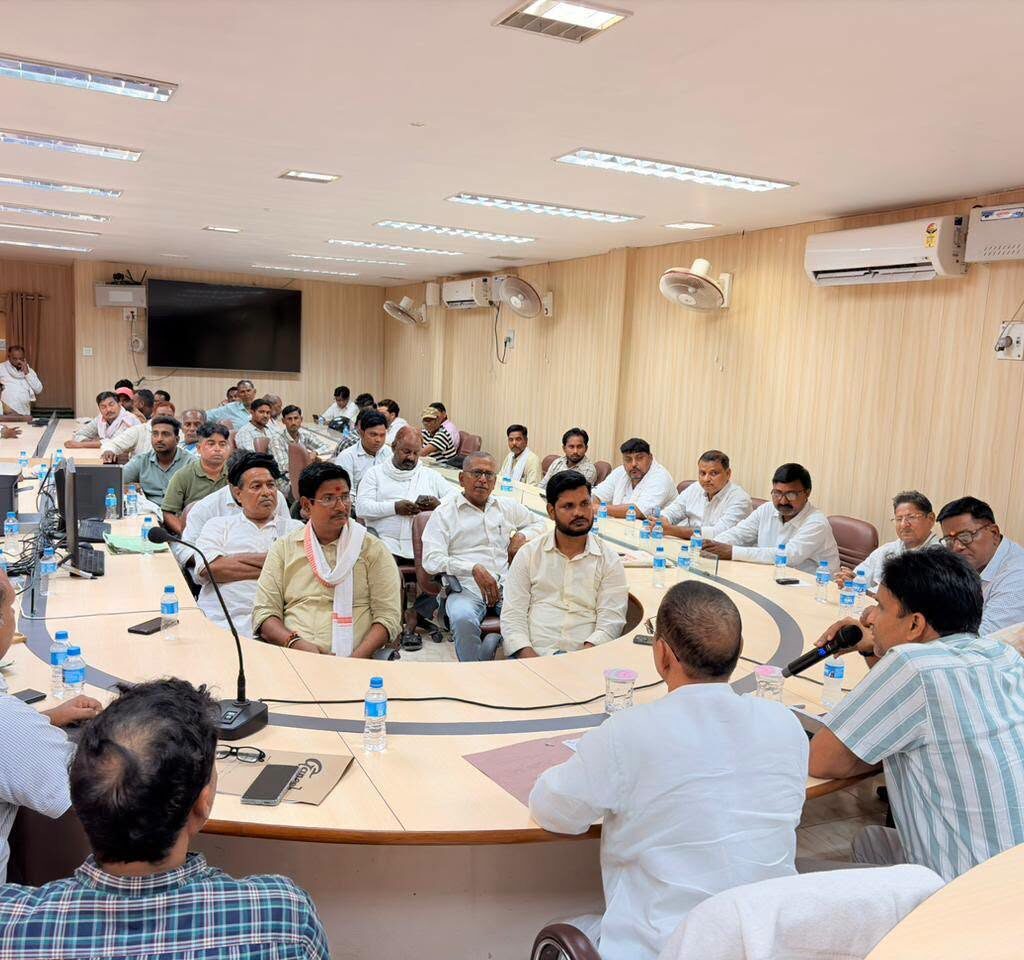 नगर पालिका परिषद मऊ की विशेष बैठक – चेयरमैन अरशद जमाल की अगुवाई में 512 बिन्दुओं पर चर्चा 2 730347887 1041793105448248 3017991287543477343 n