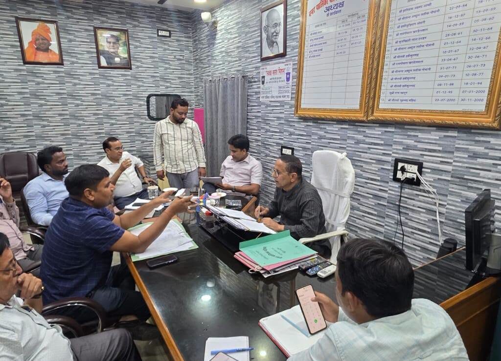 मऊ नगर पालिका का वृहद वृक्षारोपण अभियान: चेयरमैन अरशद जमाल के नेतृत्व में लगेंगे 11,130 पौधे 3 740507983 1363202779236691 4609486828292939994 n